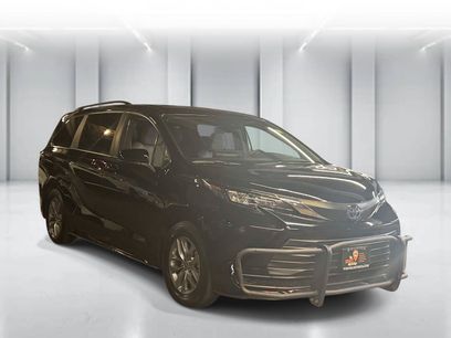 Used 2025 Toyota Sienna LE