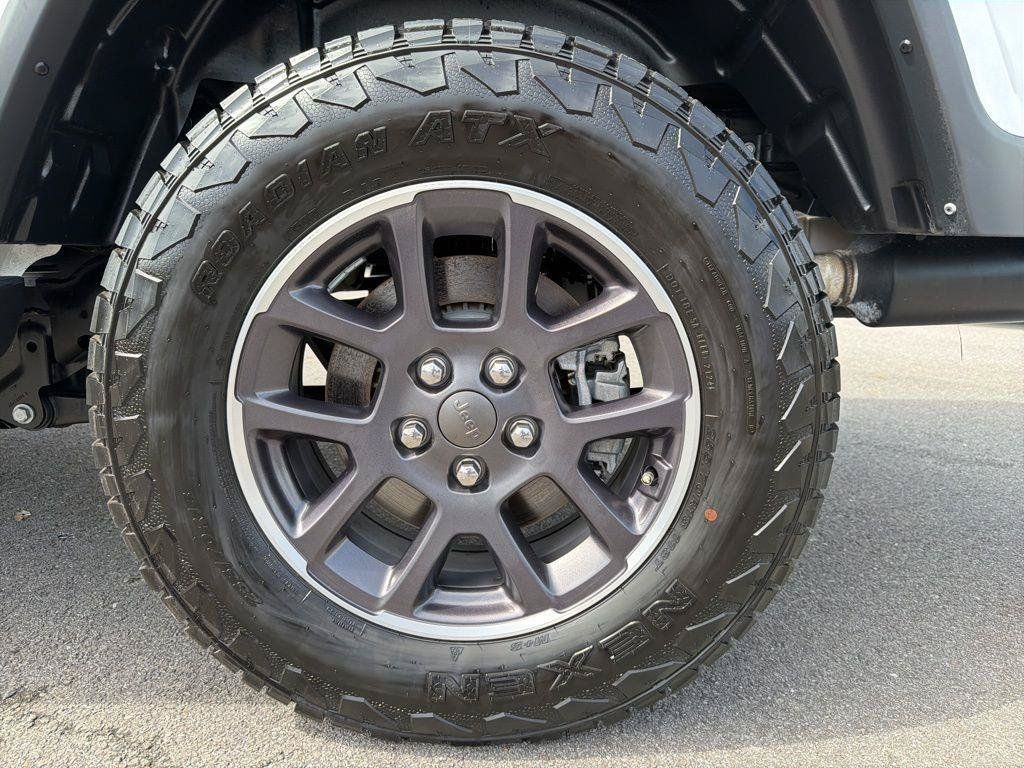 Used 2021 Jeep Gladiator Overland w/ Safety Group AWD/4WD image 13