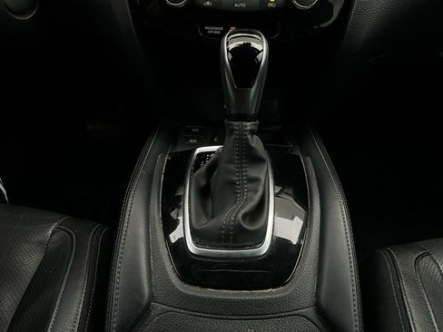 Used 2019 Nissan Rogue SL w/ Premium Package image 26