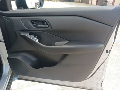 Used 2024 Nissan Rogue S AWD/4WD image 17