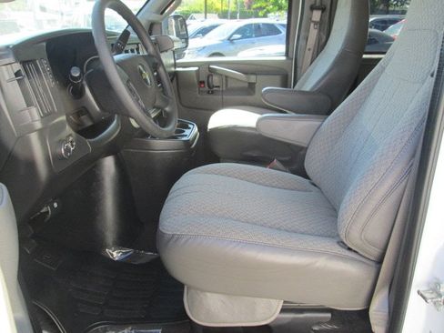 Used 2025 Chevrolet Express 3500 LT w/ LT Preferred Equipment Group RWD image 10
