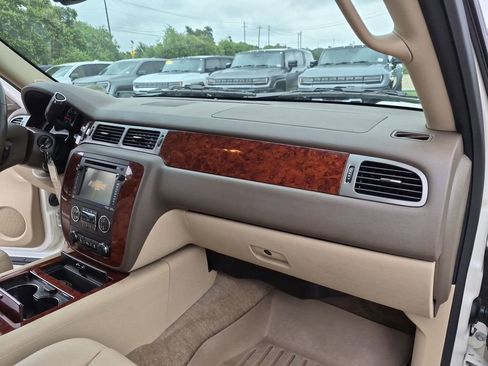 Used 2013 Chevrolet Tahoe LTZ RWD image 38