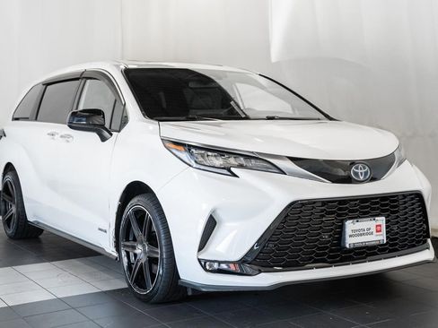 Used 2021 Toyota Sienna XSE image 1