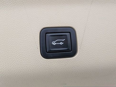 Used 2022 Cadillac Escalade ESV Premium Luxury image 27