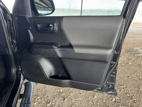 Used 2021 Toyota Tacoma SR w/ SR Convenience Package image 33