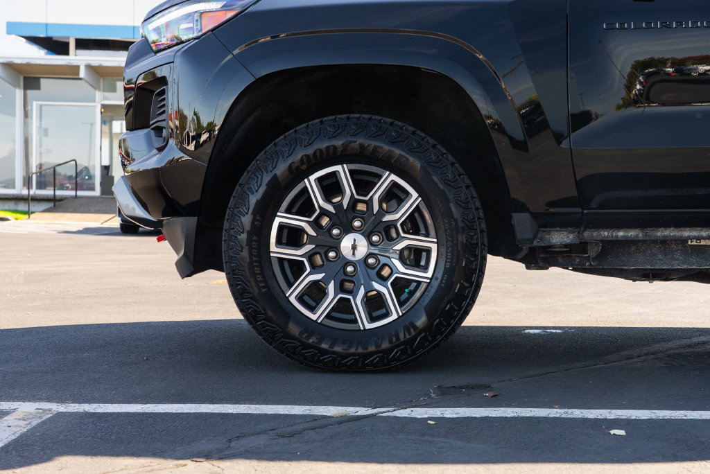 Used 2024 Chevrolet Colorado Z71 w/ Z71 Convenience Package 2 AWD/4WD image 7