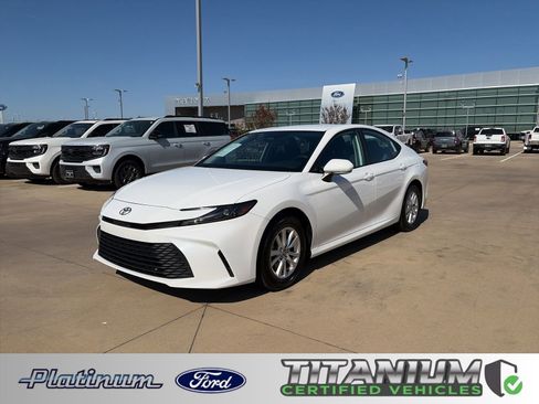 Used 2025 Toyota Camry LE FWD image 1