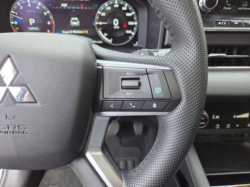 Used 2024 Mitsubishi Outlander SE FWD image 33