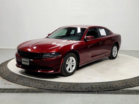 Used 2021 Dodge Charger SXT w/ Leather Interior Group image 3