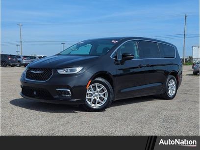 Used 2023 Chrysler Pacifica Touring-L