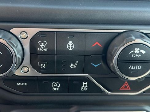 Used 2021 Jeep Gladiator Overland w/ Uconnect 4C Nav & Sound Group AWD/4WD image 20