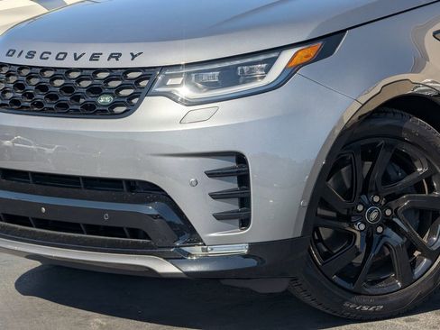 Used 2025 Land Rover Discovery Dynamic SE image 3