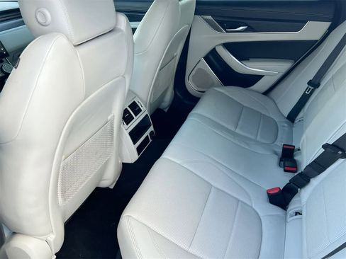 Used 2022 Jaguar XF R-Dynamic SE image 17