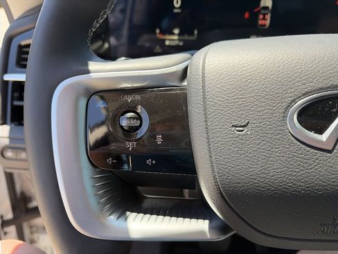 Used 2025 INFINITI QX80 Luxe RWD image 21