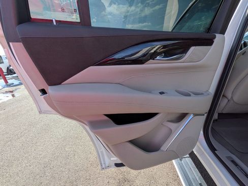 Used 2015 Cadillac Escalade Premium image 25