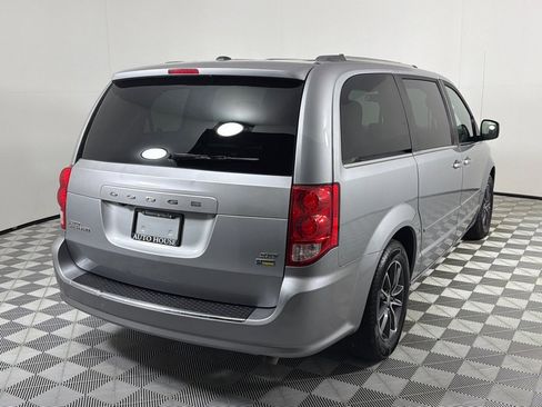 Used 2017 Dodge Grand Caravan SXT FWD image 5