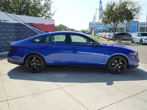 Used 2025 Honda Accord Sport image 9