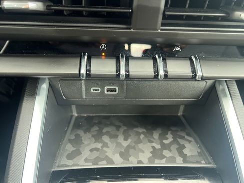 Used 2025 Chevrolet Colorado W/T image 17