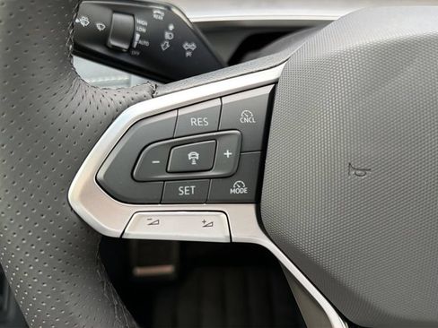 New 2026 Volkswagen Tiguan SE R-Line FWD image 22