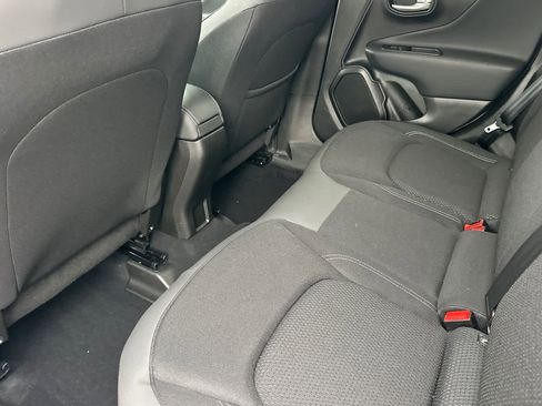 Used 2023 Jeep Renegade Altitude image 4