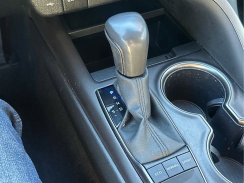 Used 2024 Toyota Camry SE image 30