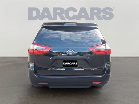 Used 2020 Toyota Sienna L image 5