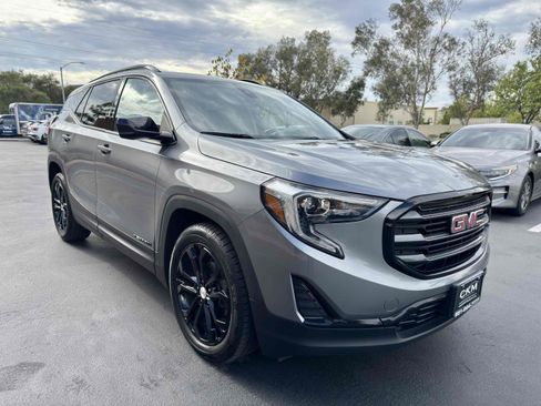 Used 2020 GMC Terrain SLE w/ Elevation Edition image 8