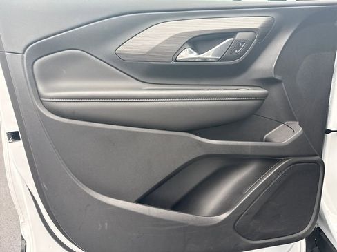 Used 2023 GMC Terrain SLE image 12