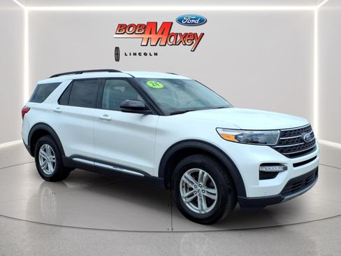Used 2024 Ford Explorer XLT w/ Equipment Group 202A AWD/4WD image 3