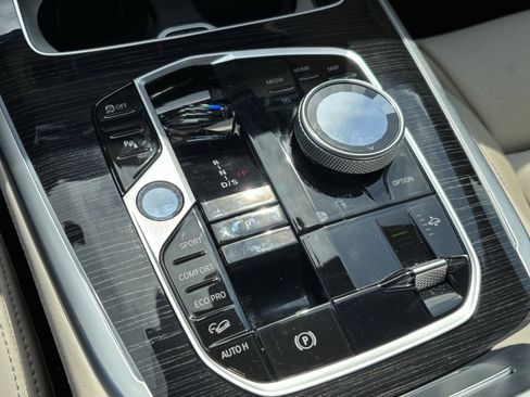 Used 2026 BMW X7 M60i image 26