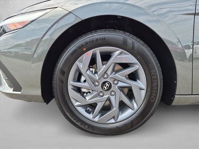New 2026 Hyundai Elantra Hybrid FWD image 10