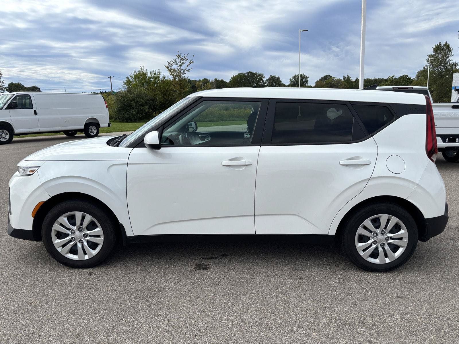 Used 2020 Kia Soul LX FWD image 2