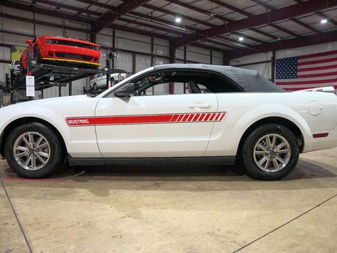 Used 2005 Ford Mustang Premium image 19