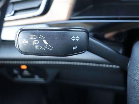 Used 2025 Volkswagen Atlas SE image 23