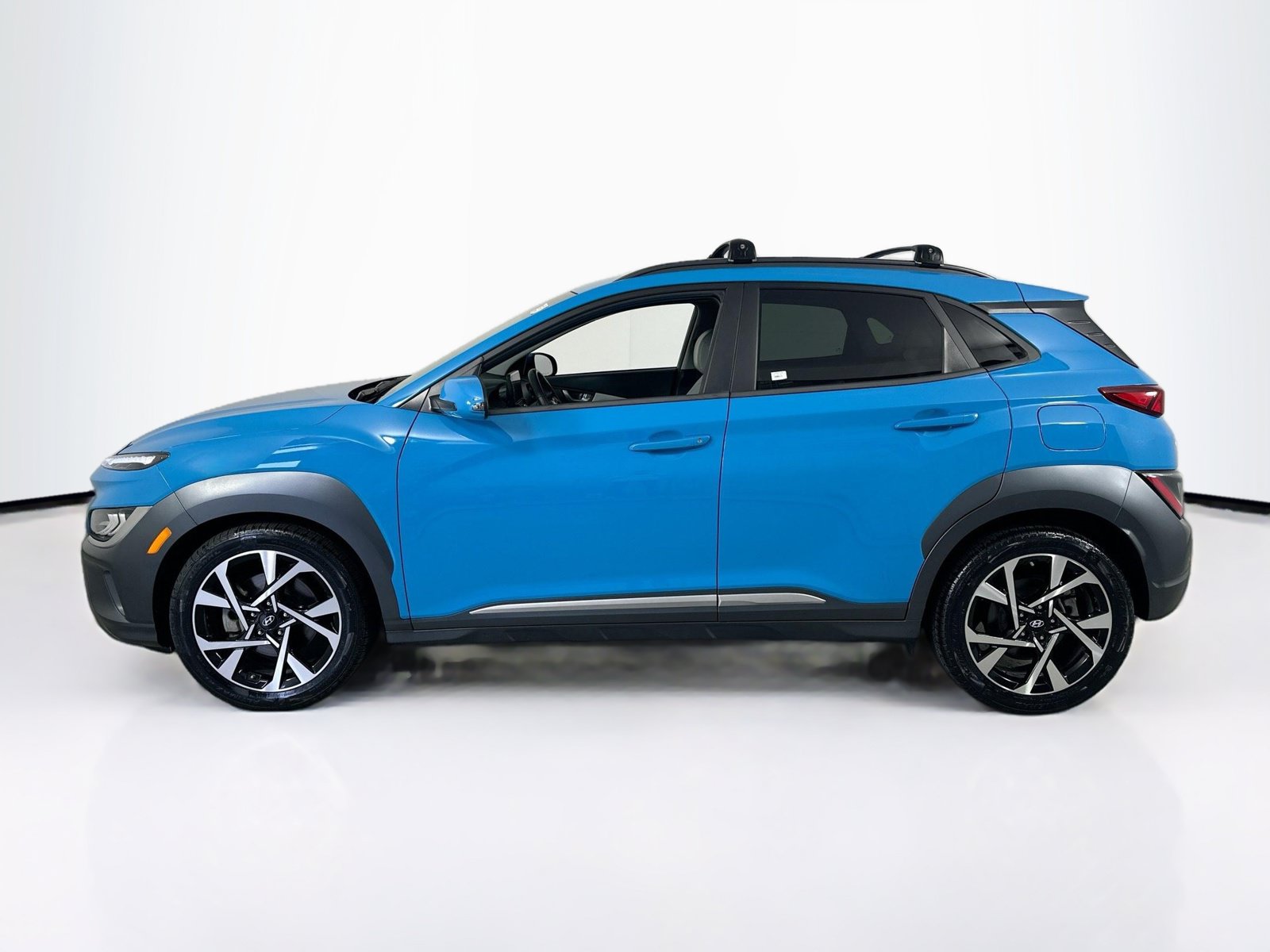 Used 2023 Hyundai Kona Limited AWD/4WD image 8