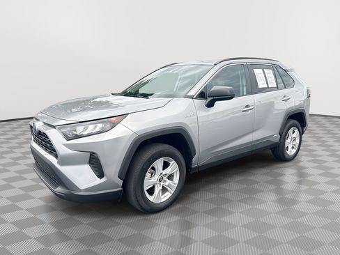 Used 2021 Toyota RAV4 LE AWD/4WD image 1