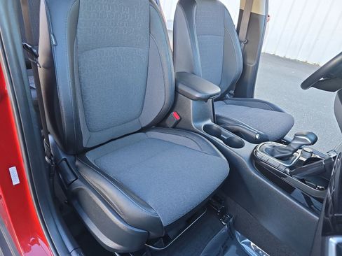 Used 2025 Kia Seltos S image 16