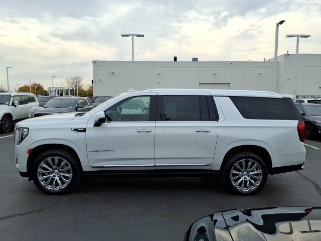 Used 2023 GMC Yukon XL Denali w/ Max Trailering Package AWD/4WD image 10