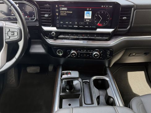 Used 2023 GMC Sierra 1500 SLT w/ SLT Premium Package AWD/4WD image 8