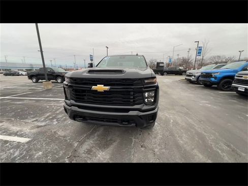 Used 2024 Chevrolet Silverado 2500 Custom w/ Custom Value Package image 3
