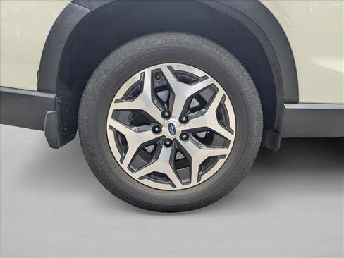 Used 2020 Subaru Forester Premium AWD/4WD image 5