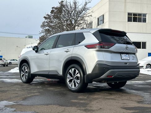 Used 2023 Nissan Rogue SV image 3