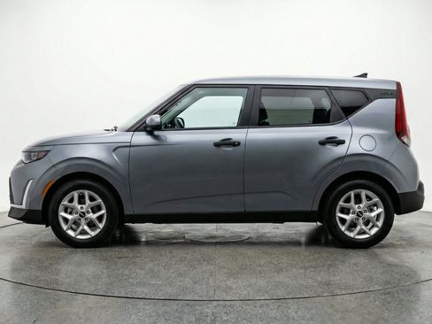 Used 2025 Kia Soul LX w/ LX Technology Package FWD image 5