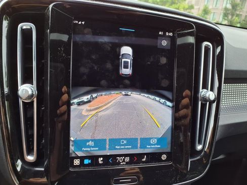 Certified 2023 Volvo XC40 B5 Plus w/ Protection Package Premier image 21