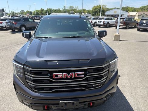 Used 2025 GMC Sierra 1500 AT4 w/ AT4 Premium Package AWD/4WD image 4
