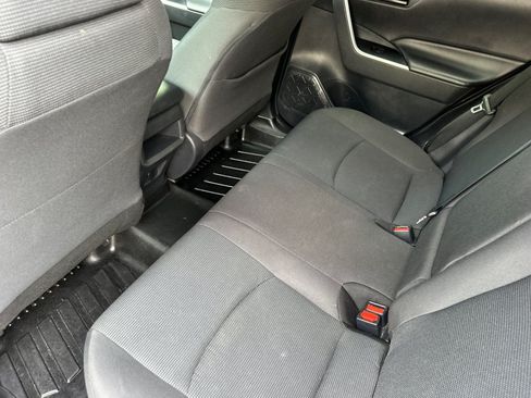 Used 2019 Toyota RAV4 LE FWD image 13