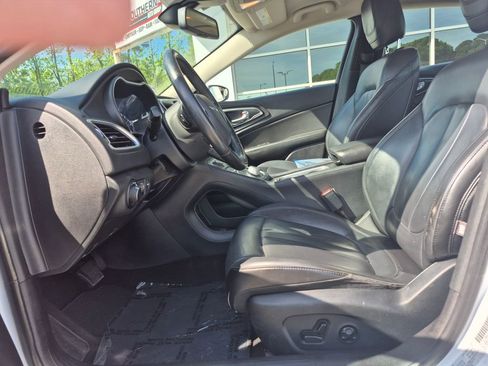 Used 2016 Chrysler 200 Limited Platinum w/ Comfort & Convenience Group image 2