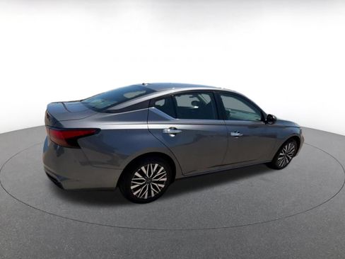Used 2025 Nissan Altima 2.5 SV FWD image 15