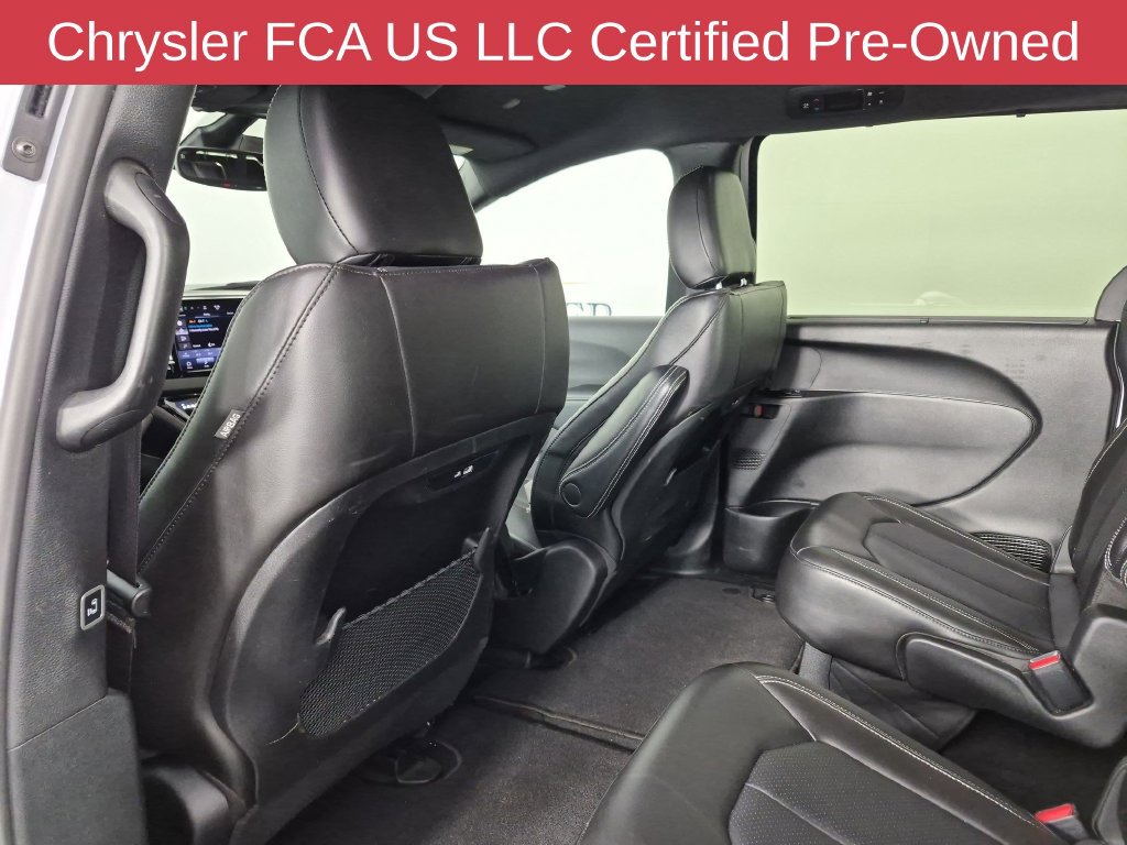 Certified 2025 Chrysler Pacifica Select FWD image 33