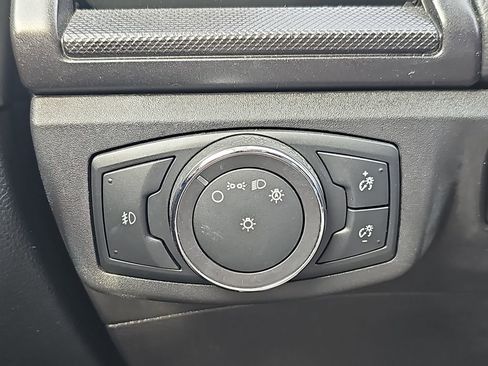 Used 2018 Ford Fusion SE image 30